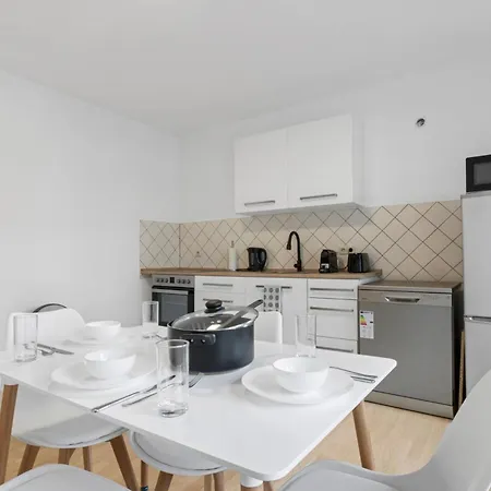 Bege Apartments: Workspot Apartment *